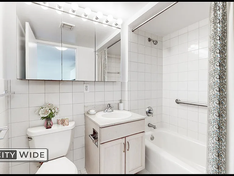 340 E 29th St #5C — Photo 5