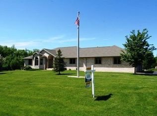 6285 Baywood Cir, Luxemburg, WI 54217