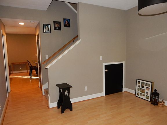 3rd image of 632 Janette Ave SW