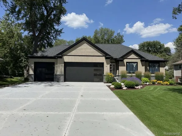 39125 Chartier St, Harrison Township, MI 48045