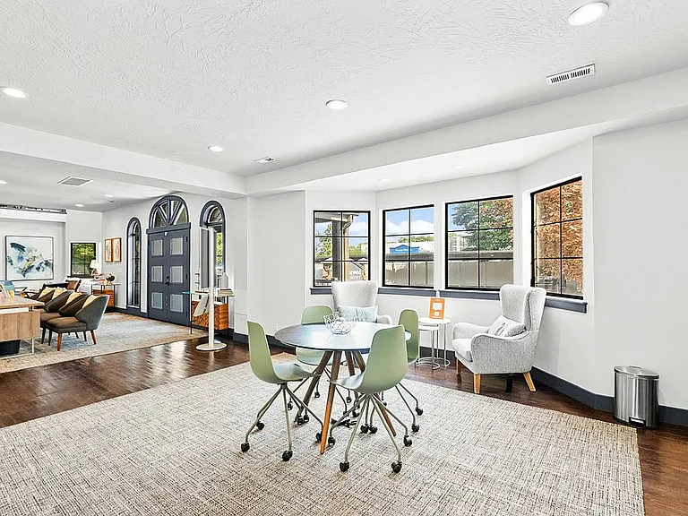 Cottonwood Apartments Community Workspace Apt CoWork