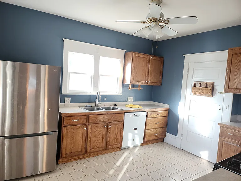 828 S Church St — Photo 10