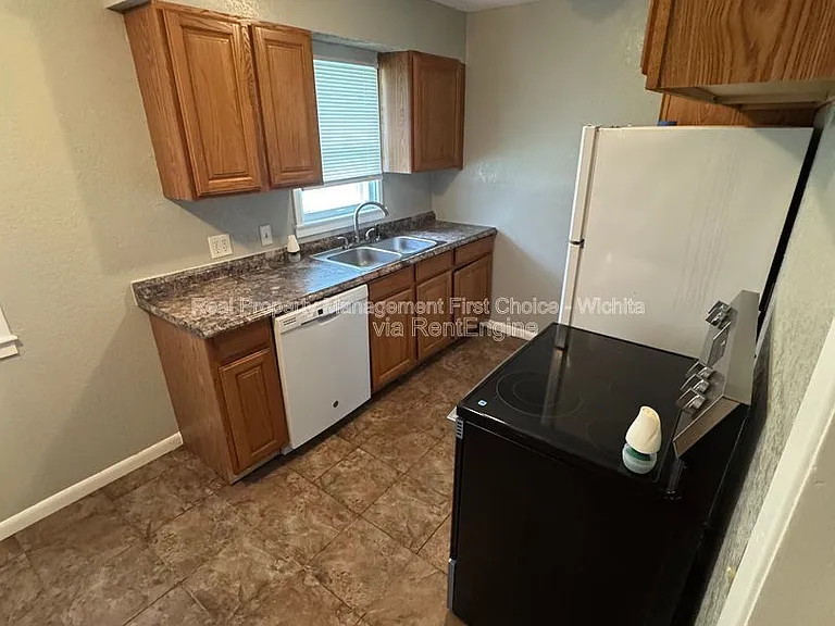 2136 S Euclid St — Photo 7