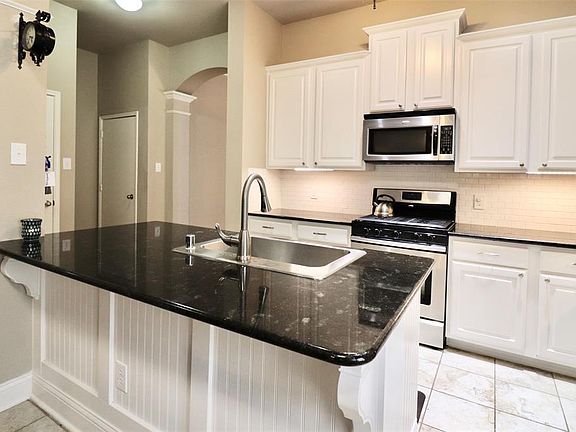 2nd image of 512 Maplewood Dr
