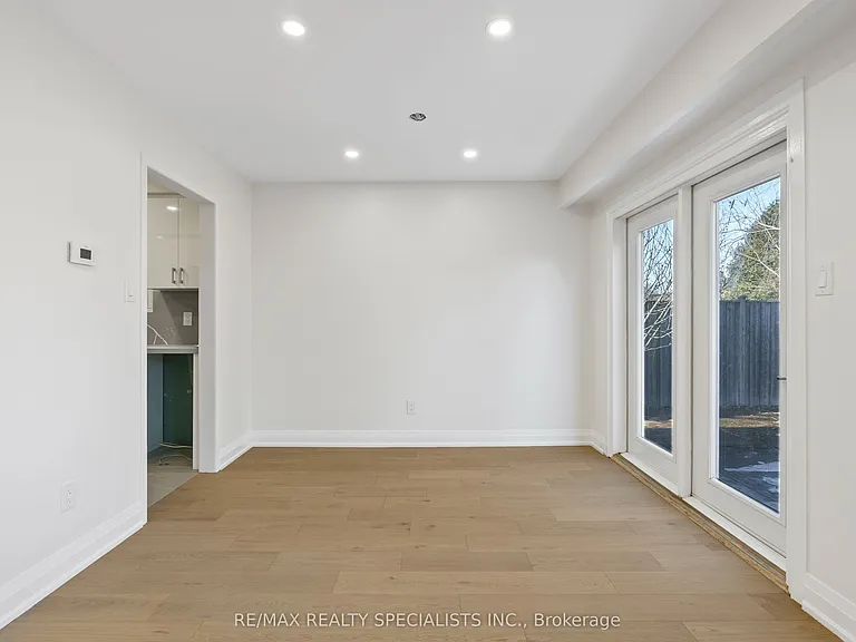 6419 Chaumont Cres #UPPER — Photo 6