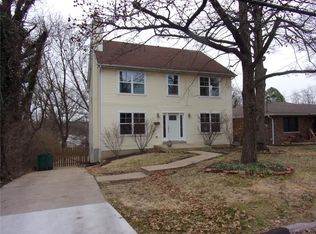 415 Oak Tree Dr, Saint Louis, MO 63119