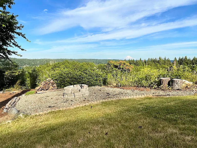 201 E Mountain View Dr — Photo 32