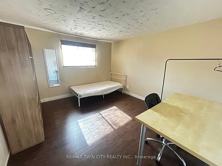 254 Camille Cres — Photo 18