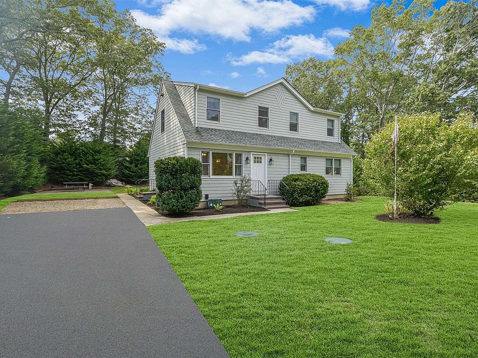 135 Oak Avenue, Flanders, NY 11901 Zillow