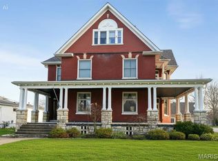 116 W Henry St, Staunton, IL