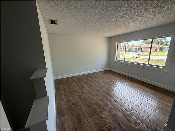 3rd image of 937 SW 52nd St