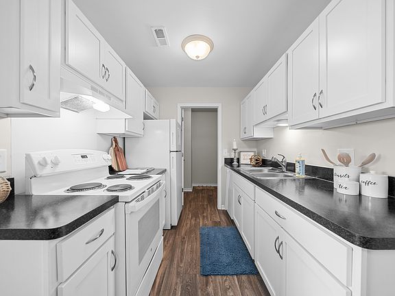 Modern kitchen at Three Oaks Apartments in Troy, MI