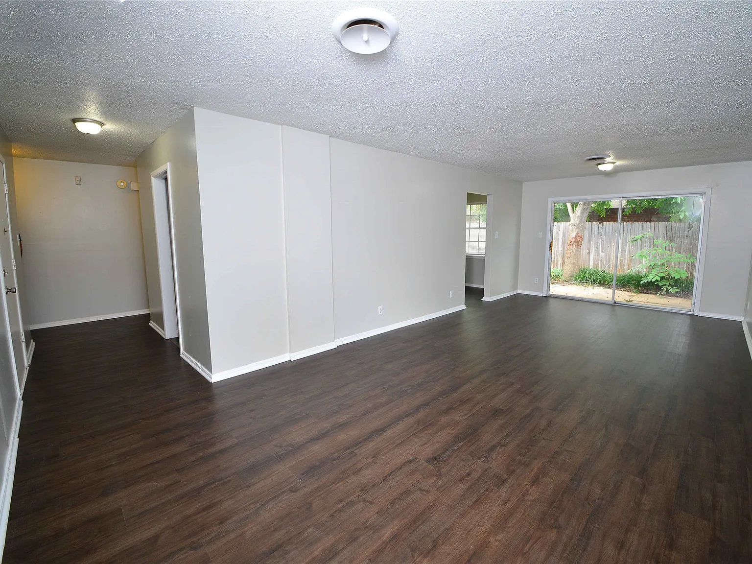 2 bed, 2.0 bath, 1142 sqft, $1,225 — Photo 4