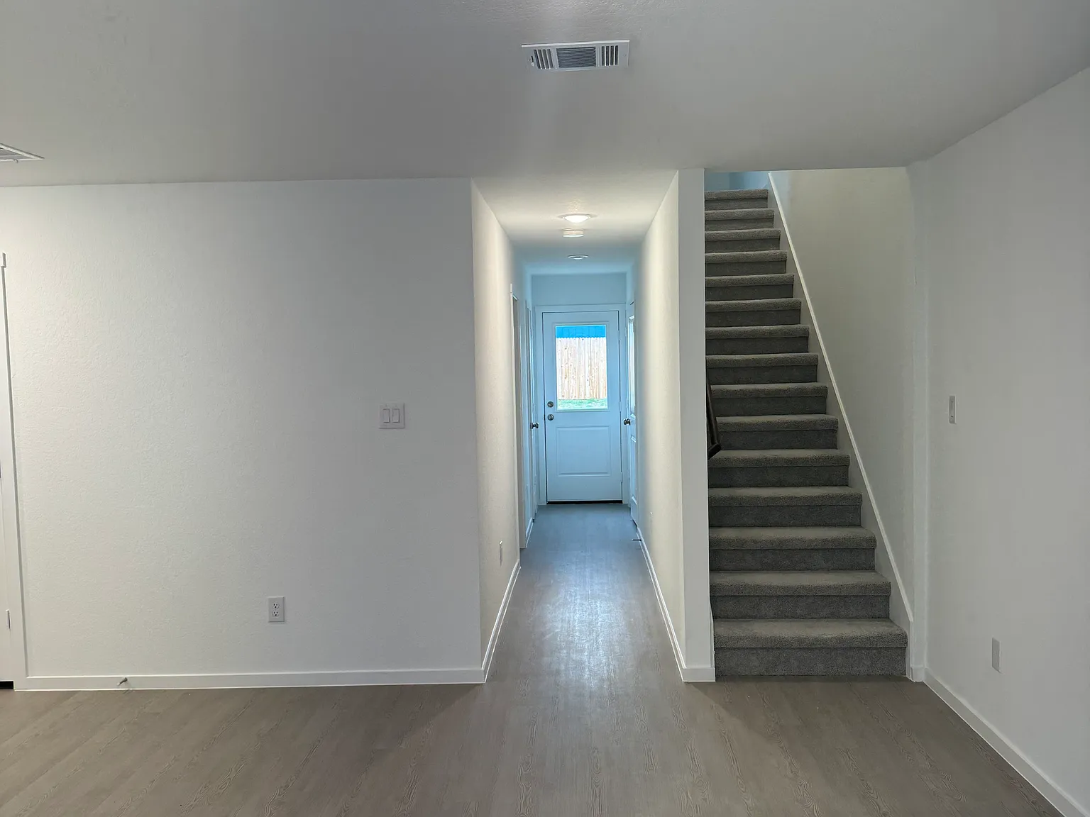 4 bed, 1850 sqft, $2,200 — Photo 2