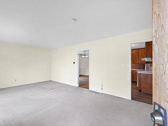 5th image of 708 Stratford Dr