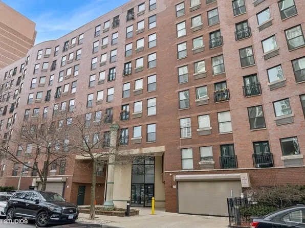 711 W Gordon Ter APT 318, Chicago, IL 60613