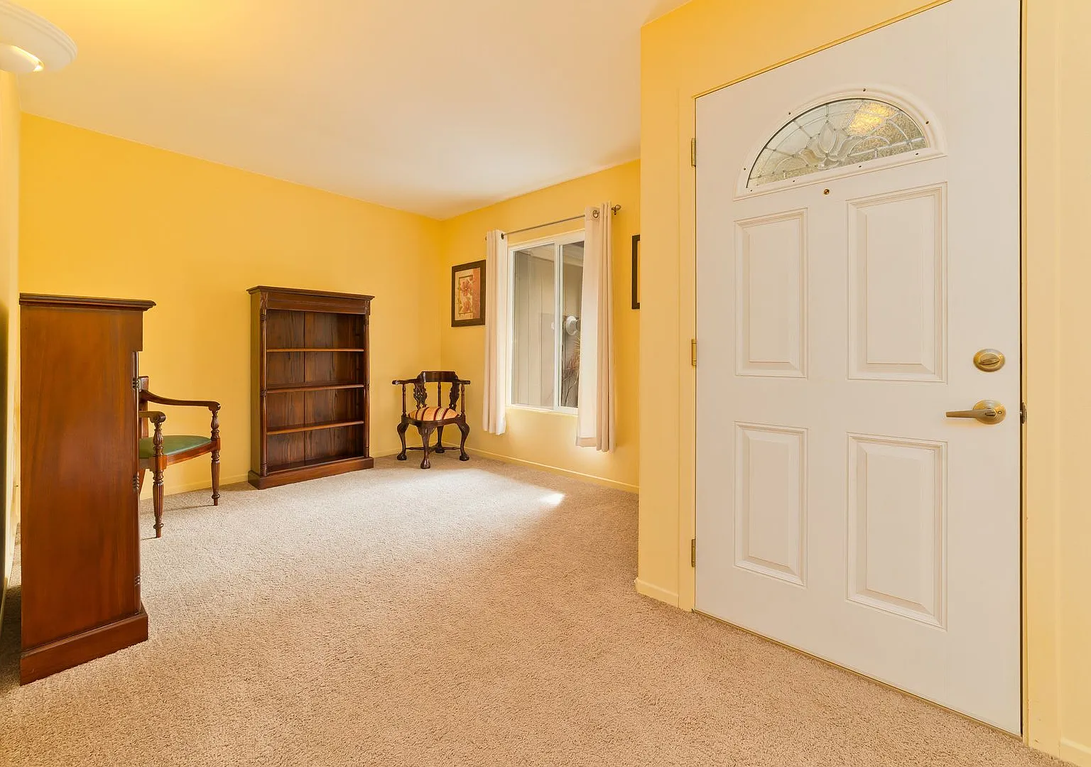 Spacious 4BR Home on the Golf Course Pets Welcome! — Photo 4