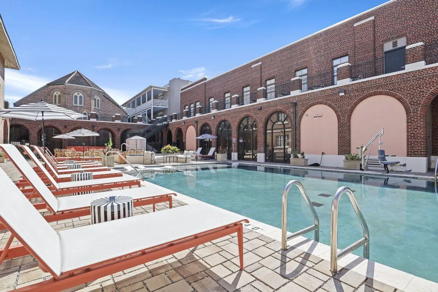 2 bed, 2.0 bath, 699 sqft, $8,815 — Photo 3