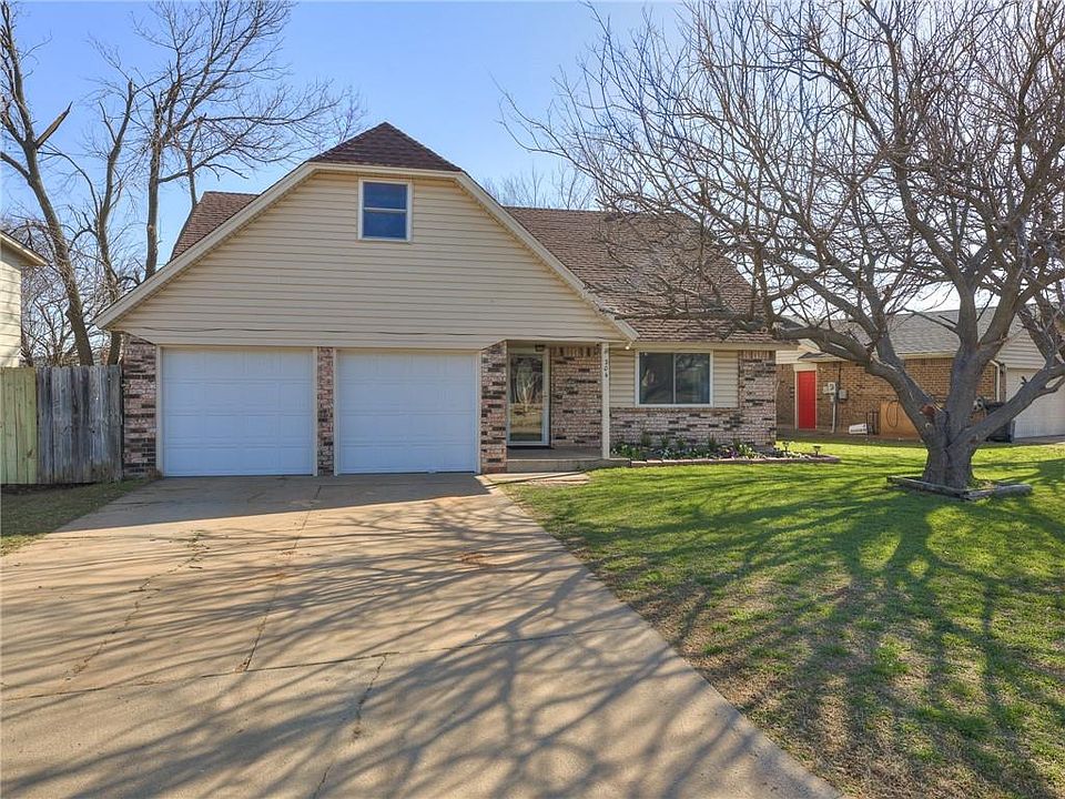 1st image of 204 S Bouziden Dr