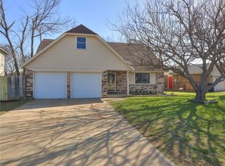 204 S Bouziden Dr, Moore, OK 73160