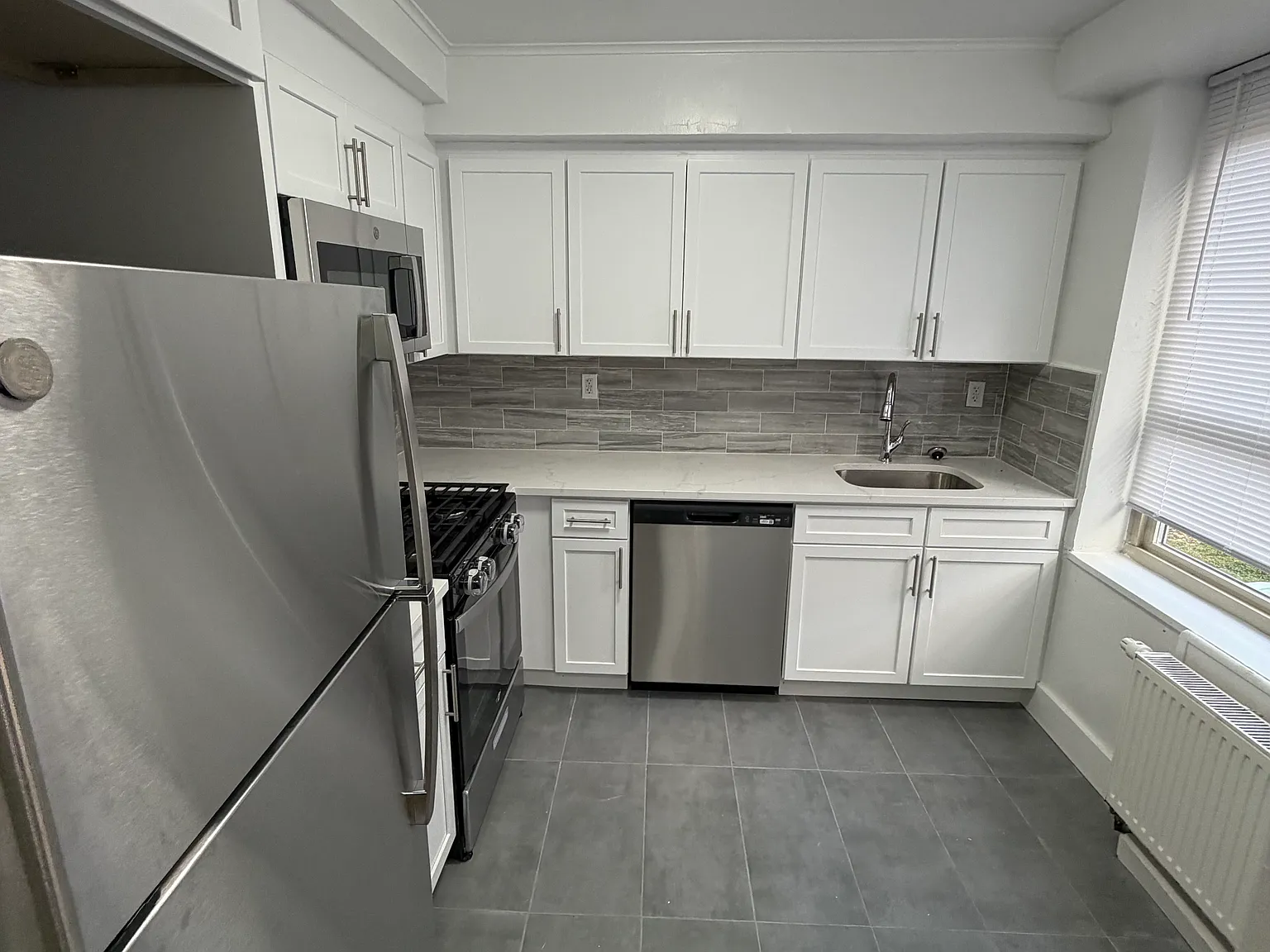 186th Ln, Fresh Meadows — Photo 3