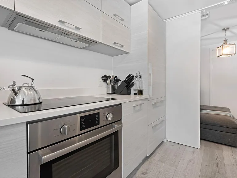 650 NE 32nd St #703 — Photo 6
