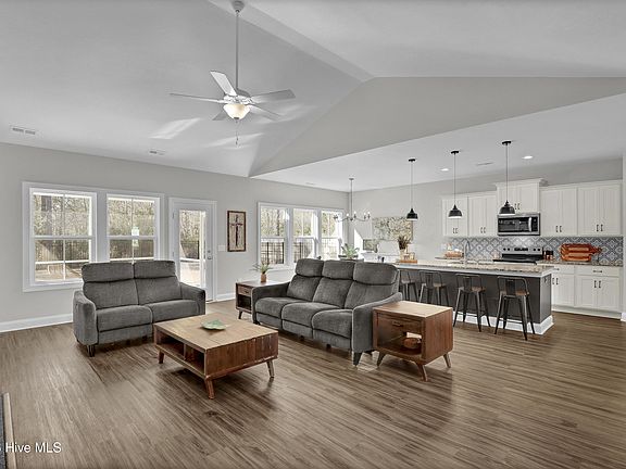 5th image of 198 W Weatherbee Way