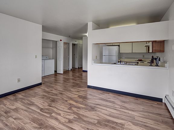 Silver Ridge Apartments - Kitchen and Living Room