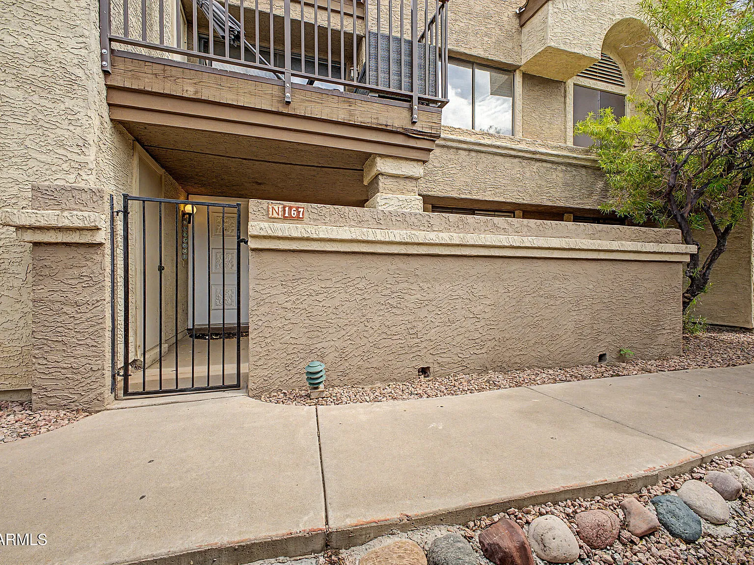 2 bed, 2.0 bath, 934 sqft, $1,650 — Photo 2
