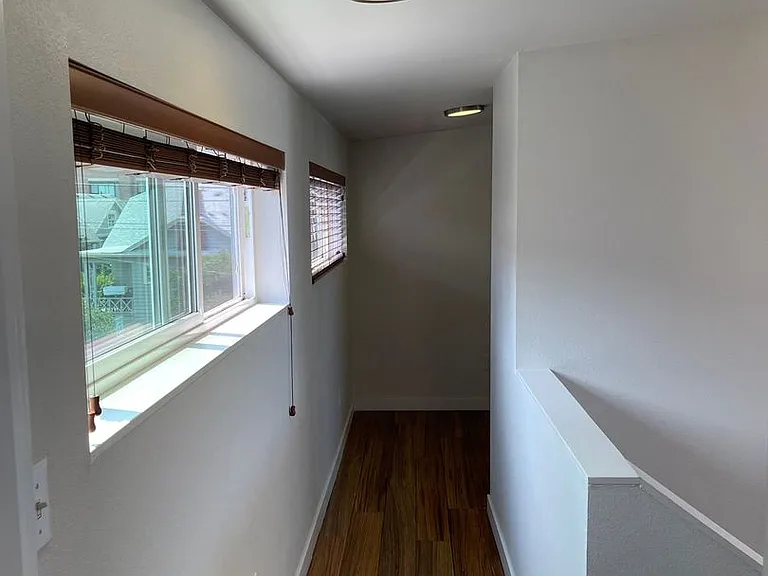 6408 Phinney - Located at the top of Phinney Ridge — Photo 19