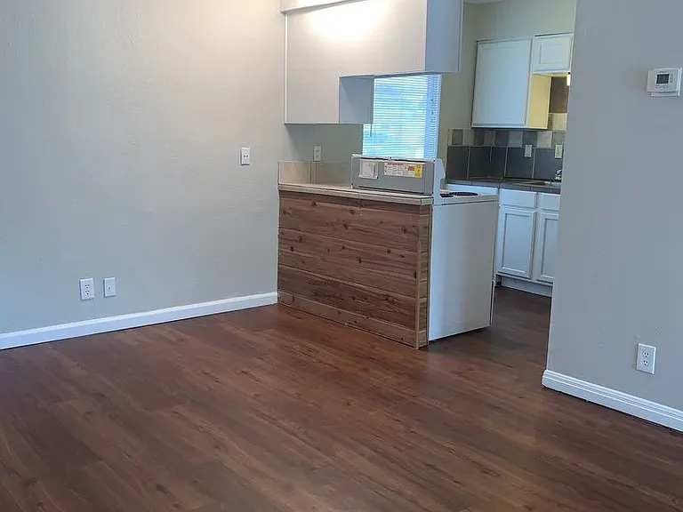 105 E 38th St #100-303 — Photo 12