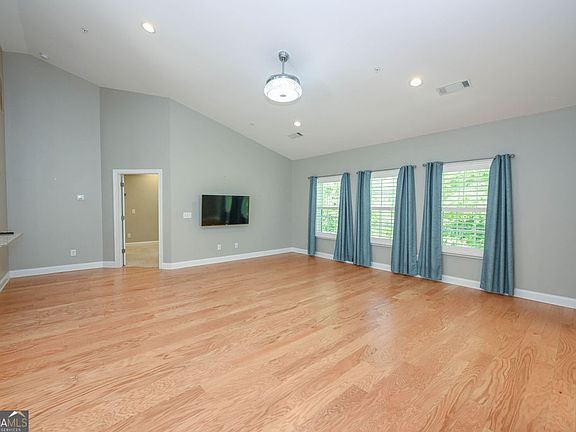 2nd image of 3504 Commonwealth Cir