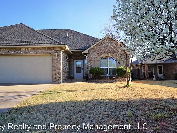 2nd image of 2630 Silvertree Dr