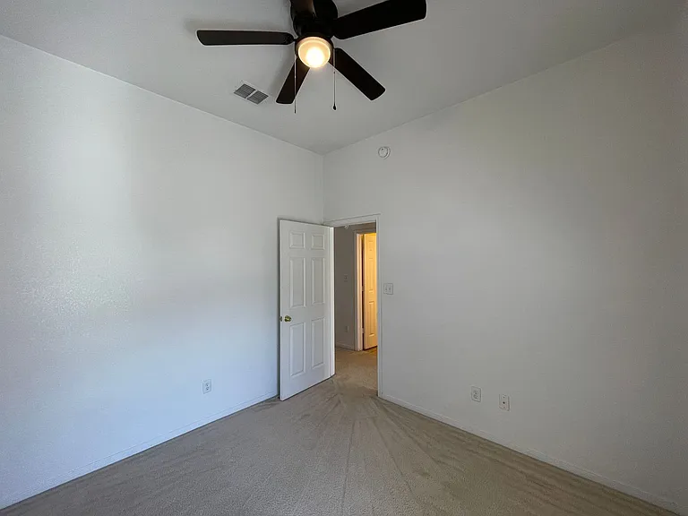 4205 Capri Dr — Photo 7
