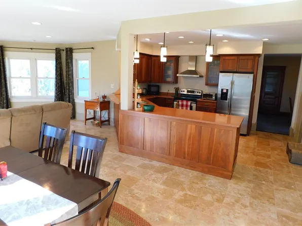 1126 Elm St, Grinnell, IA 50112