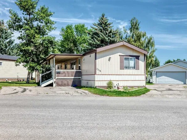 3218 Burroughs Mnr NE, Calgary, AB T1Y 6K2