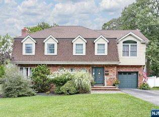225 Vitmar Pl, Park Ridge, NJ 07656