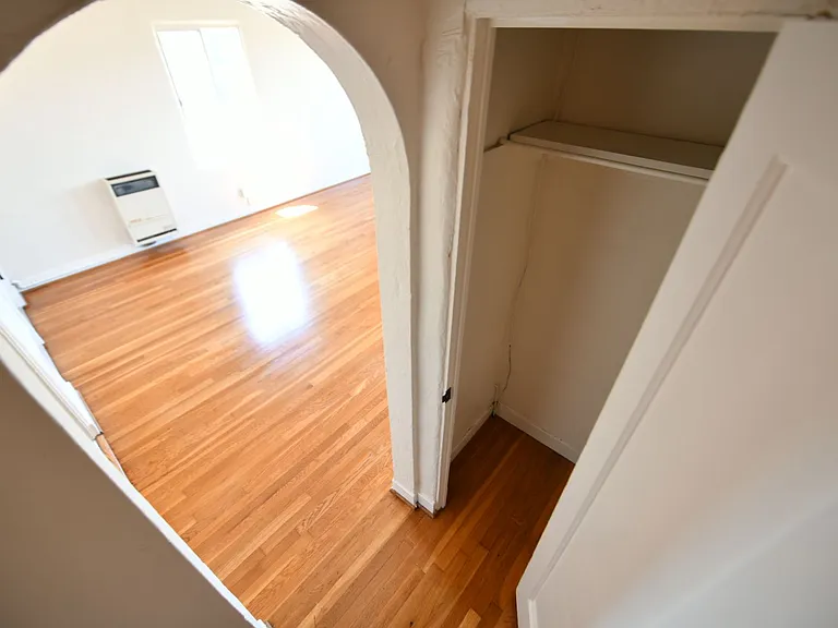 479 Merritt Ave — Photo 16