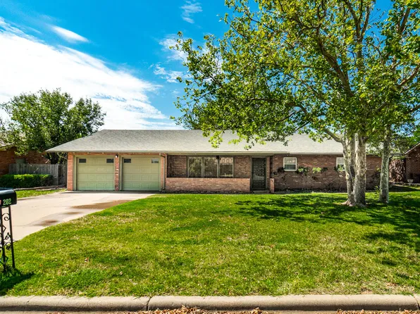 202 Comanche Trl, Tulia, TX 79088