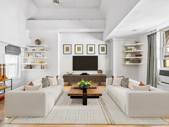 3 Hanover Square image 1 of 16