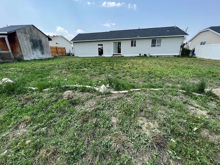 402 N 880 E — Photo 19