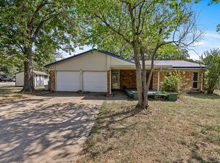 508 Holly Hill Dr, Hurst, TX 76053