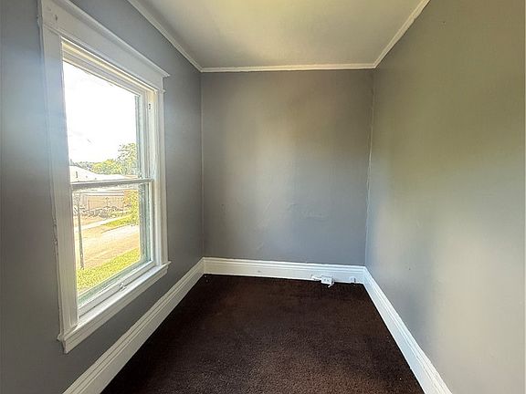 4th image of 27 Bowman St