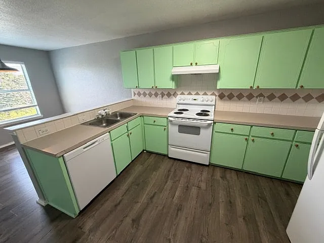 2702 Garland Dr — Photo 5