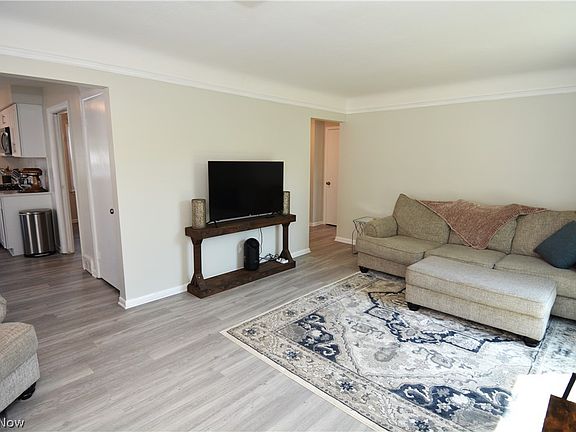 5th image of 32113 Dickerson Rd