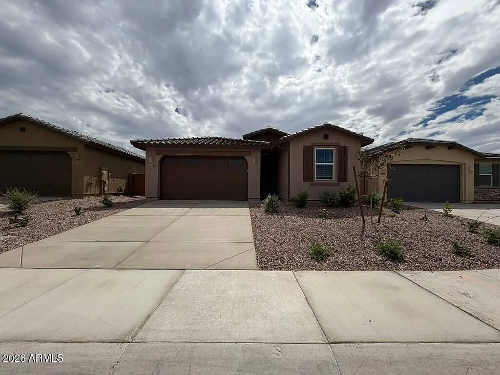 5 bed, 3.0 bath, 1953 sqft, $2,395 — Photo 2