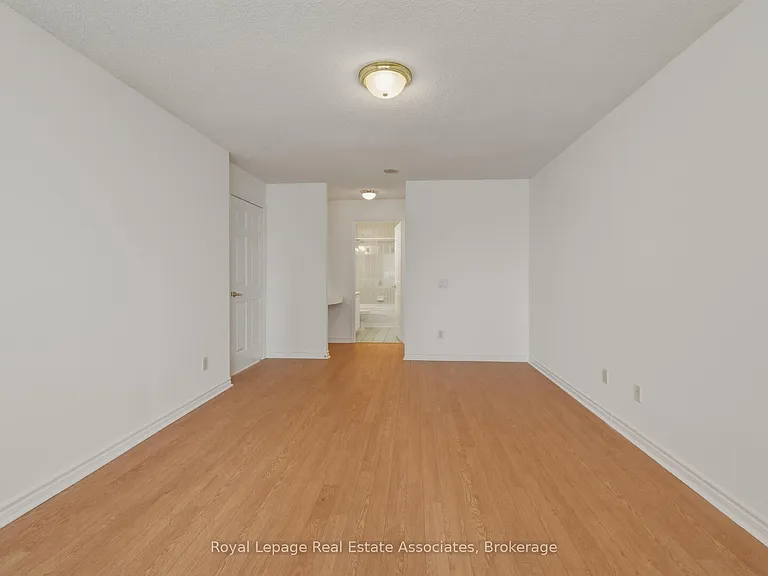 25 Kingsbridge Garden Cir #2424 — Photo 20