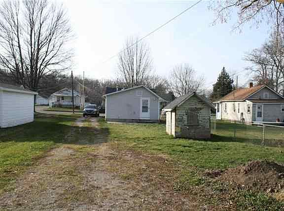 2nd image of 829 Lingle Ave