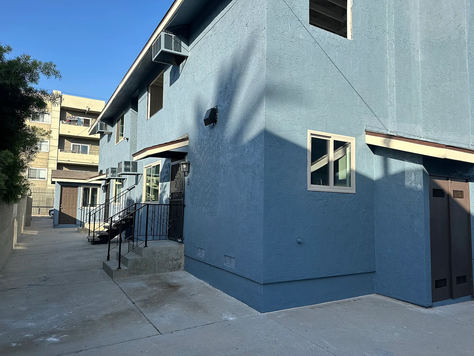 215 N Avenue — Photo 2