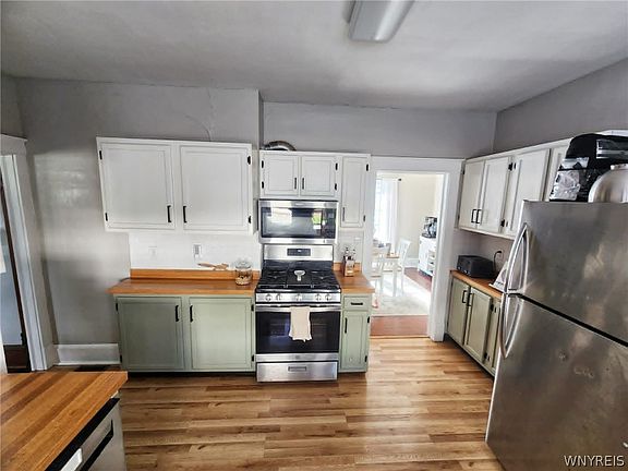 3rd image of 607 E State St